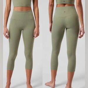 Athleta SALUTATION STASH POCKET CAPRI
